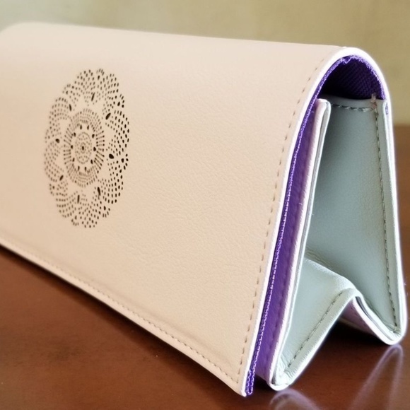 Claudia G Sunglasses and Leather Case - Picture 3 of 4